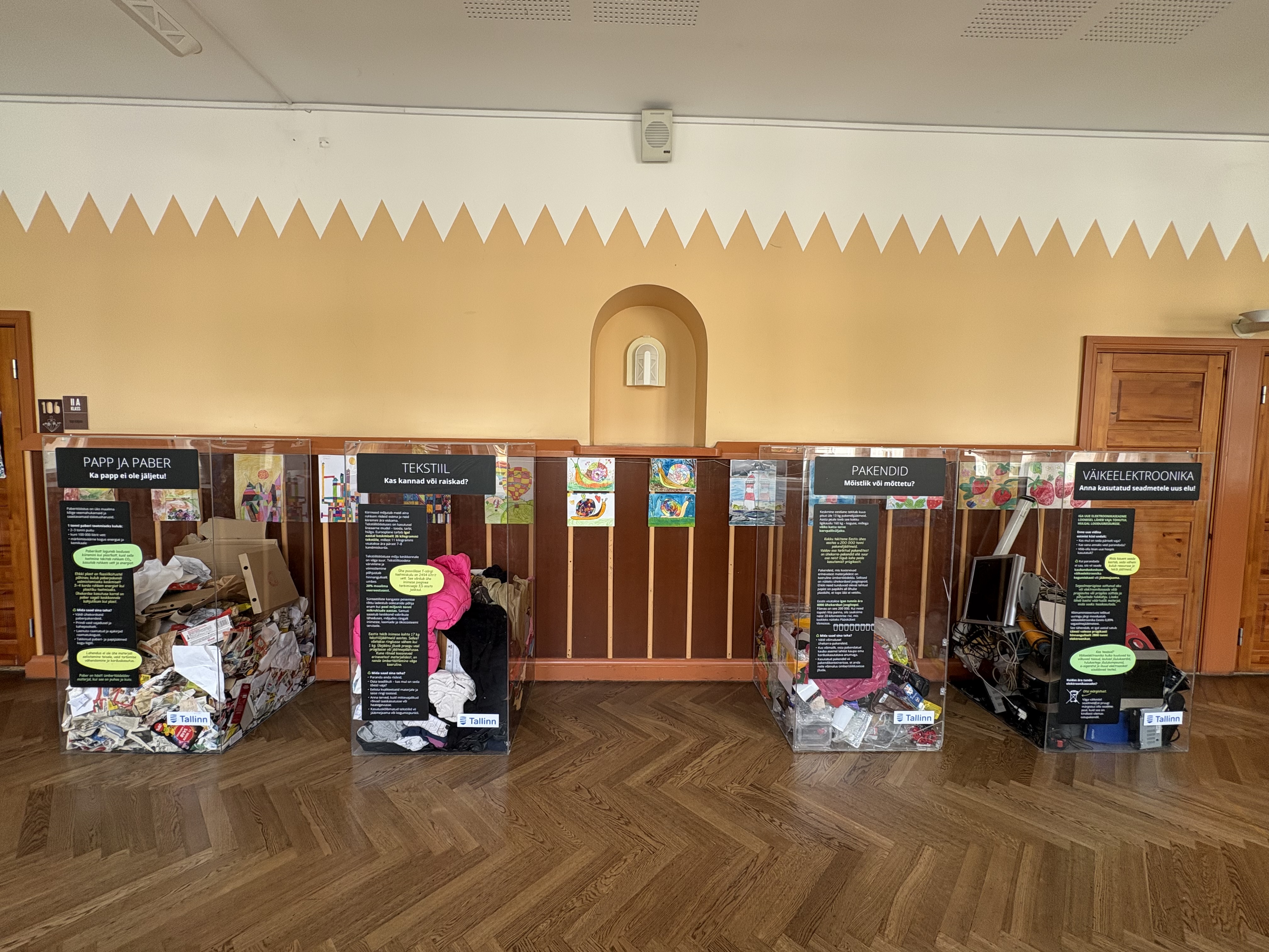Meil on külas rändnäitus Jäätmekuubikud
