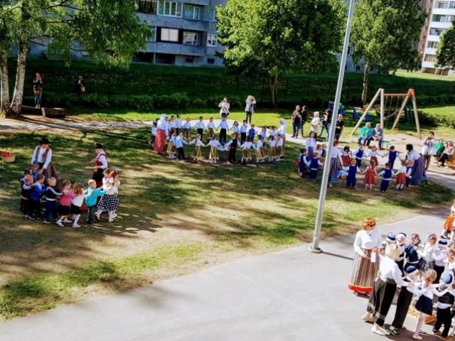 Mudilaste tantsupidu "Me armastame Eestit".jpg