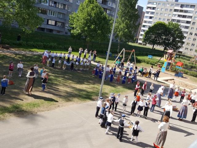 Mudilaste tantsupidu "Me armastame Eestit".jpg