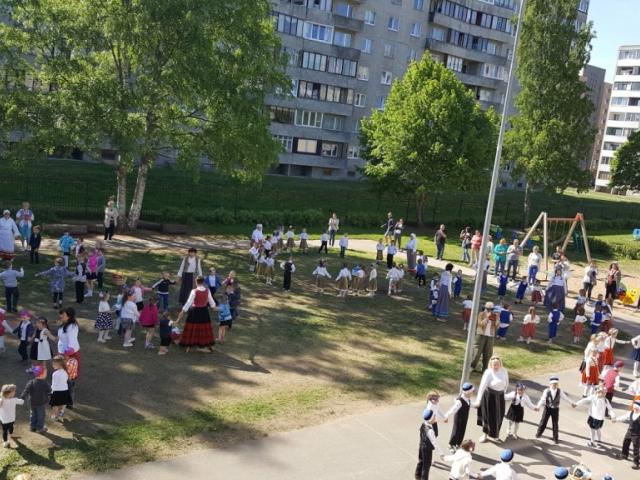 Mudilaste tantsupidu "Me armastame Eestit".jpg