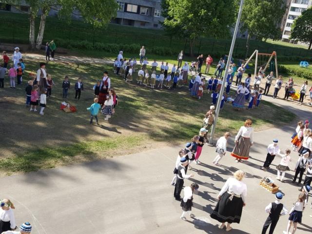 Mudilaste tantsupidu "Me armastame Eestit".jpg