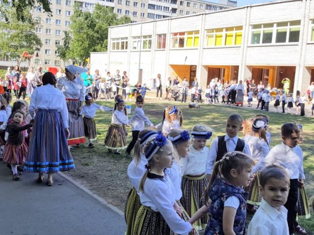 Mudilaste tantsupidu "Me armastame Eestit".jpg