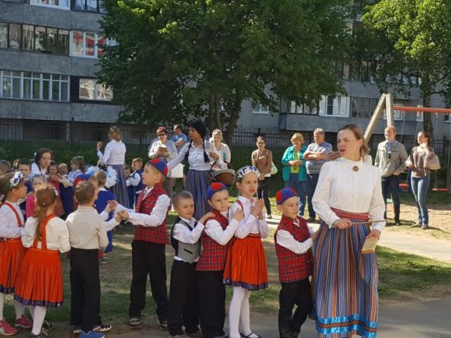Mudilaste tantsupidu "Me armastame Eestit".jpg