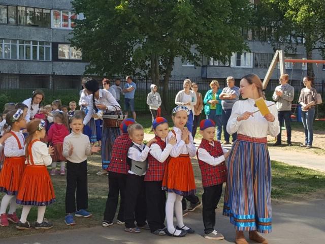 Mudilaste tantsupidu "Me armastame Eestit".jpg