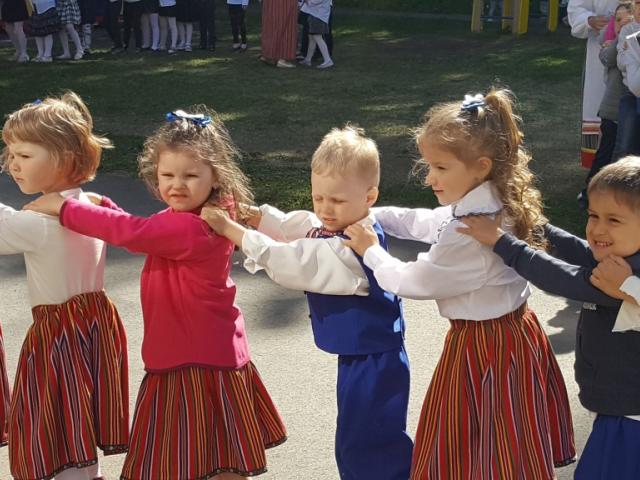 Mudilaste tantsupidu "Me armastame Eestit".jpg