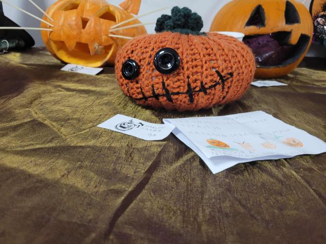 Halloweeni kõrvitsavõistluse näitus