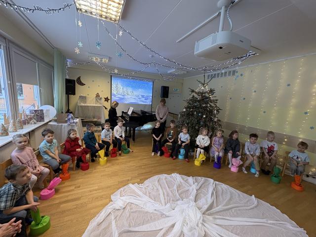 Lepatriinud külas Laagna lasteaias 