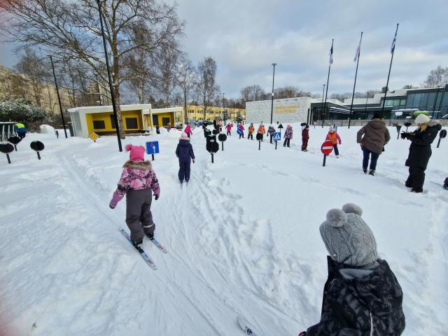 Suusaõpe Tallinna Meelespea Lasteaias