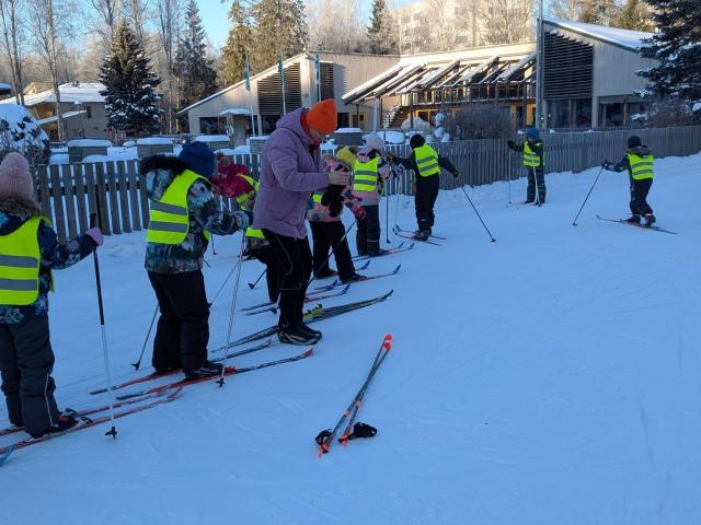 Karikakrad suusatamas