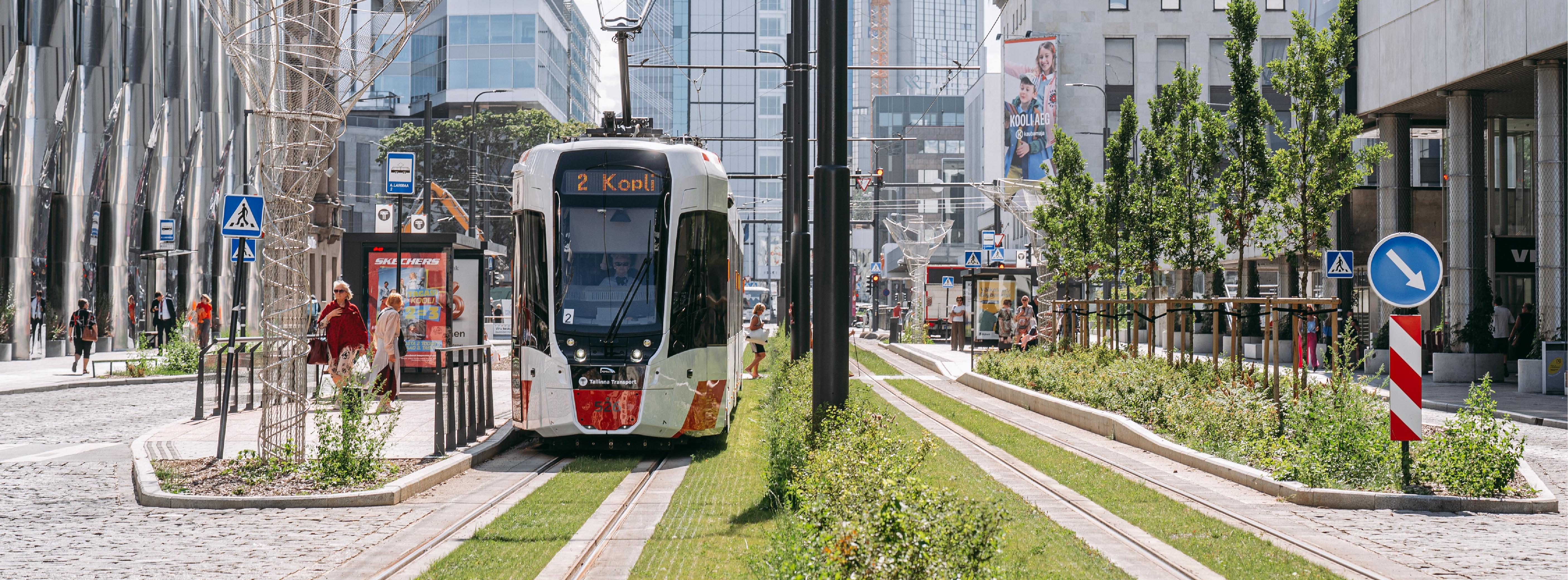 Tramm laikmaa tänaval peatuses