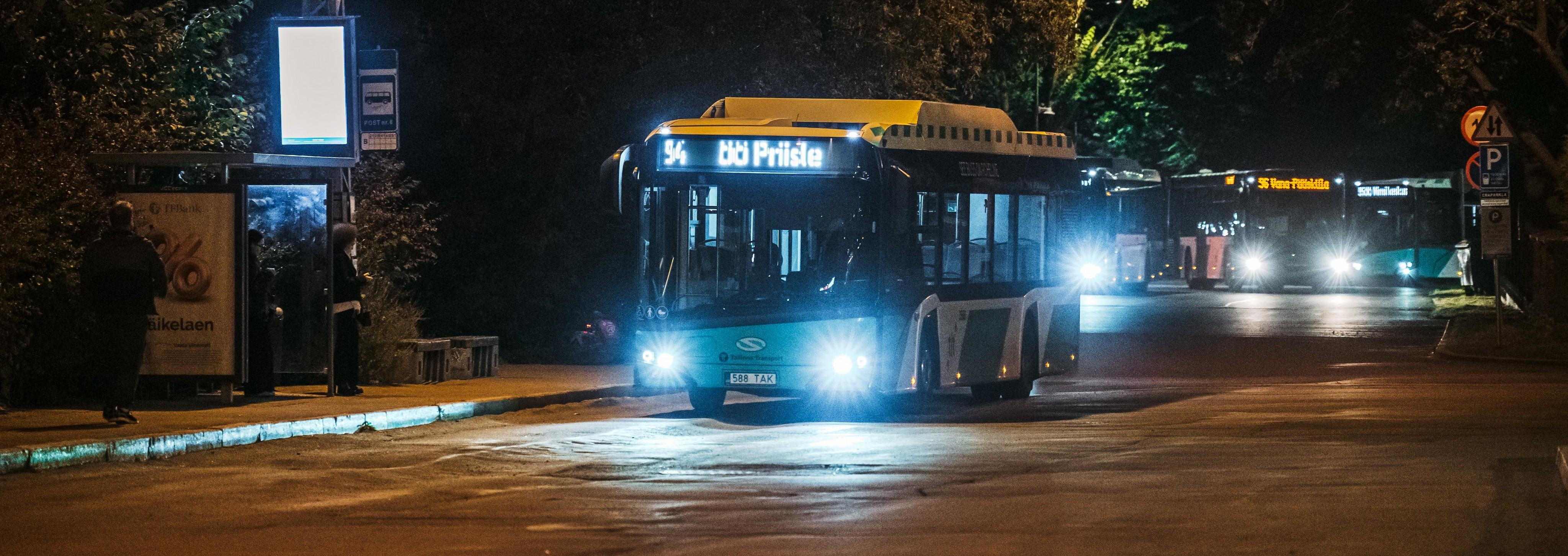 Tallinna ööbussid peatuses