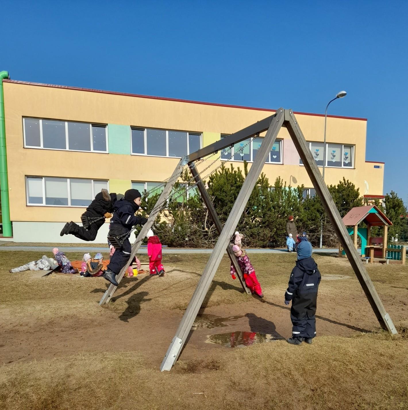 Kihnu Lasteaed kevadel