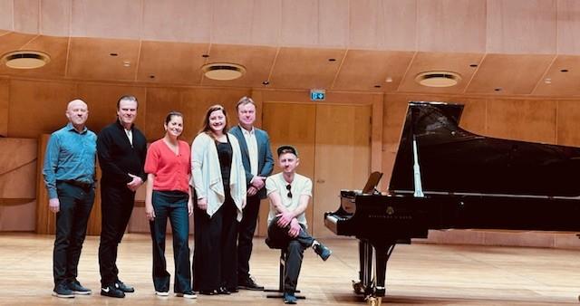 Vasakult: Priit Pajusaar, Virgo Veldi, Birgit Sarrap, Johanna Vahermägi, Marko Martin ja Ewert Sundja