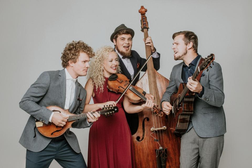 Curly Strings_autor Stina Kase