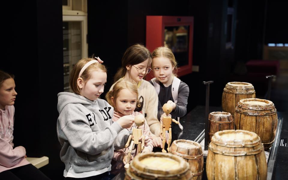 Nukuteatrimuuseum on koolivaheajal võimalik meisterdada pulganukke.jpg