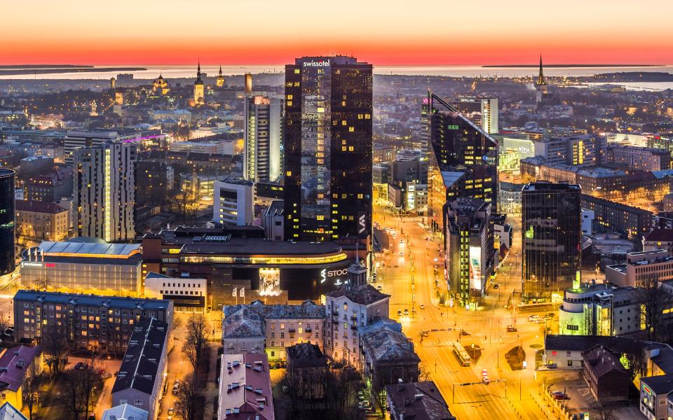 Maakri kvartal öistes tuledes